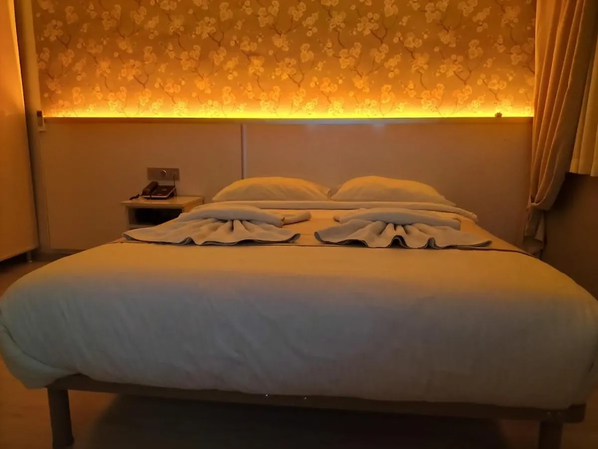 La Casa De Hotel Taksim contacts